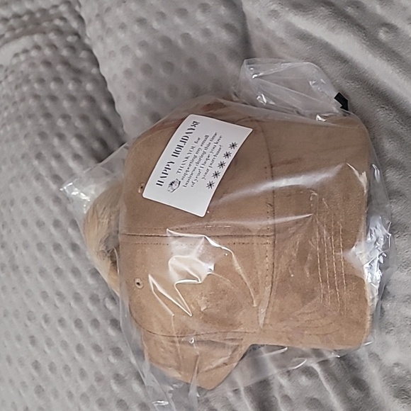 NEW Women's faux suede leather tan baseball cap with real rabbit fur pompom - Picture 2 of 4